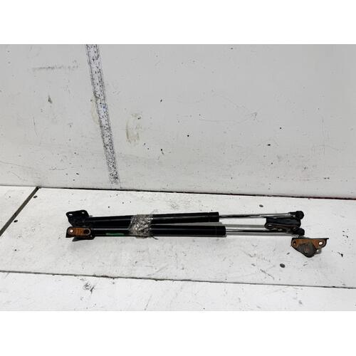 Toyota Rukus Tailgate Struts AZE151 01/2007-12/2015