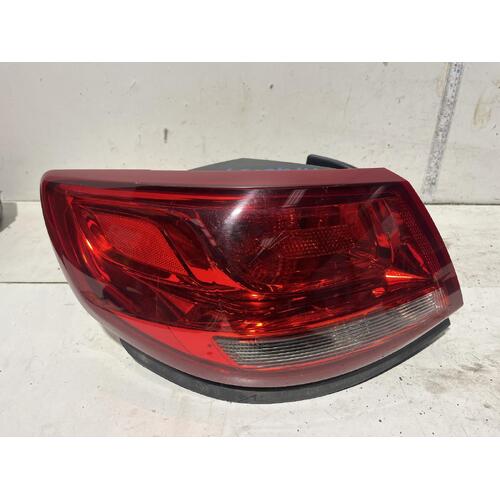 Holden COMMODORE Left Taillight VF Sedan 05/13-12/17 EVOKE