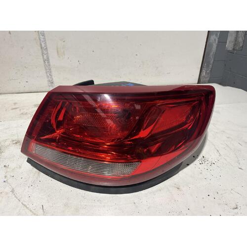 Holden COMMODORE Right Taillight VF Sedan 05/13-12/17 EVOKE