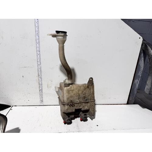 Toyota Kluger Washer Bottle MCU28 01/2001-04/2007