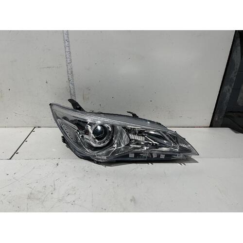 Toyota Camry Right Head Light AVV50 04/2015-10/2017