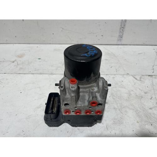 Toyota KLUGER ABS Pump MCU28 01/01-04/07  