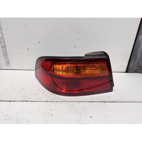 Toyota Avalon Left Tail Light MCX10 07/2000-09/2003
