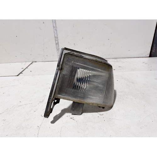 Toyota Hiace Right Corner Light 02/1983-10/1989