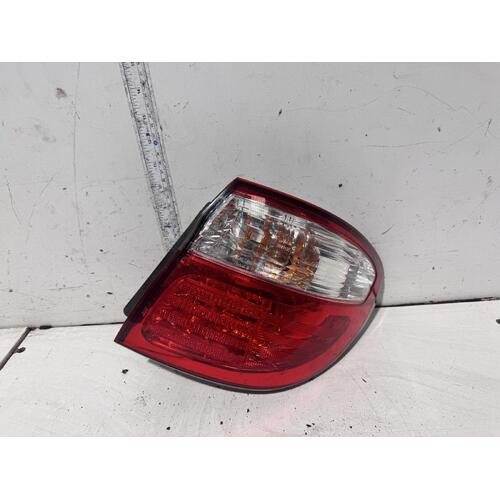 Nissan Maxima Right Tail Light A33 12/1999-11/2003