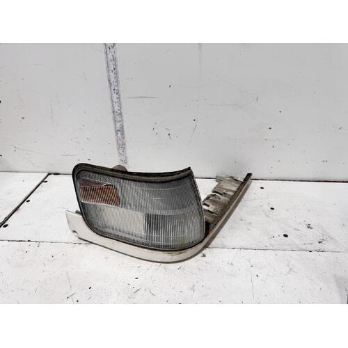 Mitsubishi L300 Right Corner Light SJ 04/2000-12/2013