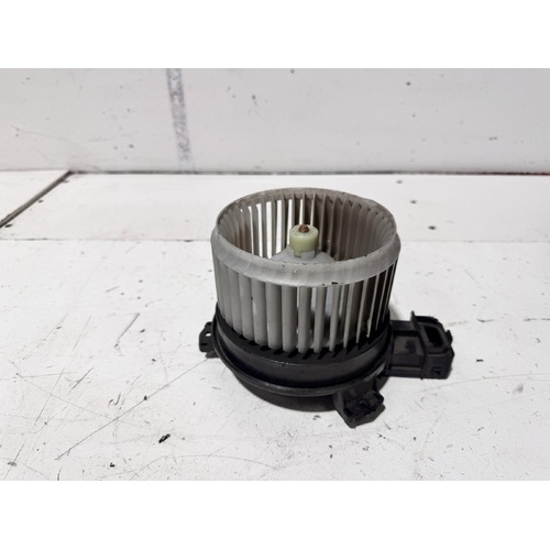 Toyota Hilux Heater Fan Motor TGN121 09/2015-09/2017