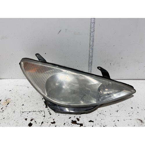 Toyota Tarago Right Head Light ACR30 06/2000-06/2003
