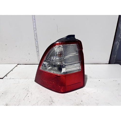 Honda Odyssey Right Tail Light RA 02/2002-05/2004