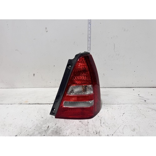 Subaru Forester Right Tail Light 07/2002-05/2005