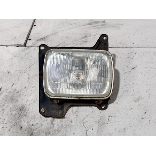 Nissan Navara Right Head Light D21 06/1992-03/1997