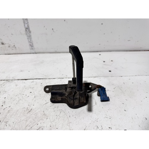 SAAB 9 3 Right Head Light Wiper Motor and Arm 06/1998-09/2002