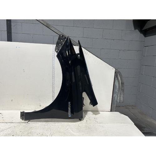 Toyota Prius Left Guard ZVW30 07/2009-12/2015