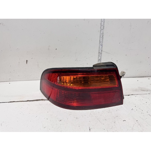 Toyota Avalon Left Tail Light MCX10 07/2000-09/2003