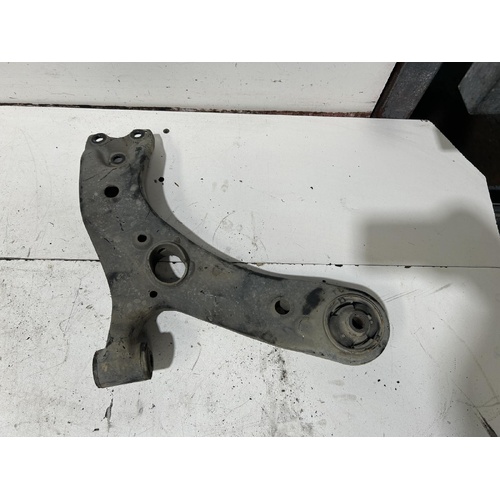 Toyota Corolla Right Front Lower Control Arm ZRE152 03/2007-10/2013