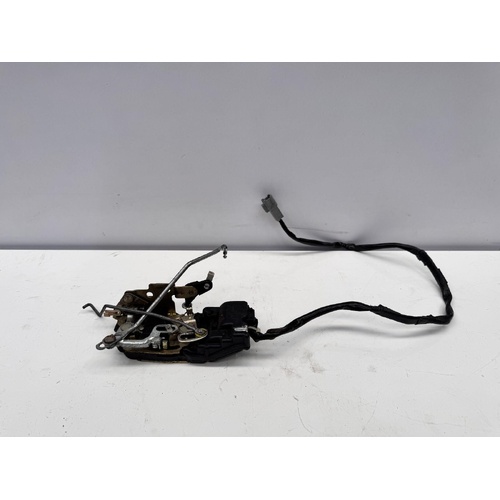 Toyota Avalon Right Front Lock Mechanism MCX10 07/2000-06/2005