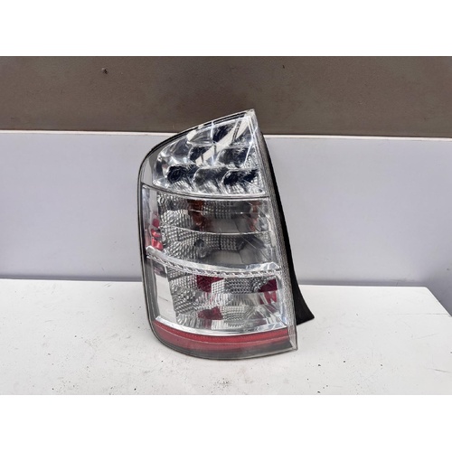 Toyota Prius Left Tail Light NHW20 11/2005-04/2009