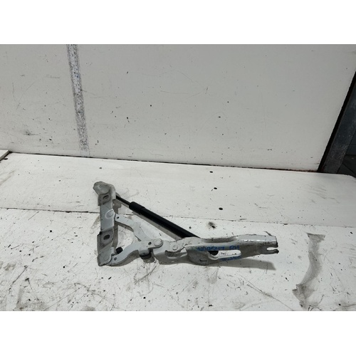 BMW 1 Series Right Bootlid Hinge / Strut E82 / 120i 05/2008-09/2013
