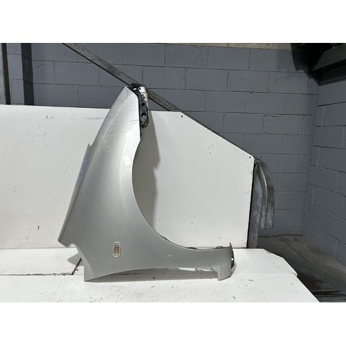 Toyota Prius Right Guard NHW20 10/2003-05/2009
