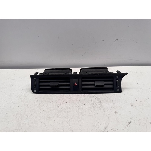 Lexus CT200H Centre Dash Vents ZWA10 03/2011-10/2022