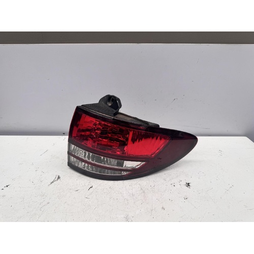 Toyota Estima Right Tail Light ACR30 2003-2006