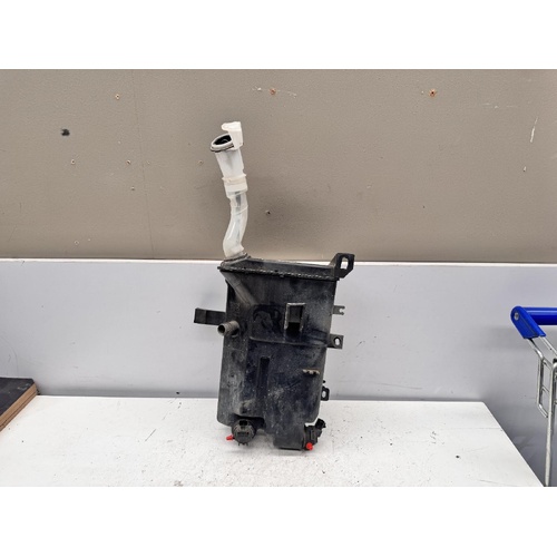 Toyota Estima Washer Bottle ACR30 2000-2006