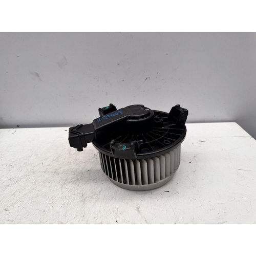 Mitsubishi 380 Heater Fan Motor DB 09/2005-03/2008