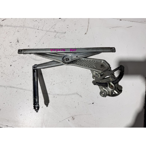 Toyota Corolla Right Front Window Regulator ZZE122 12/2001-06/2007