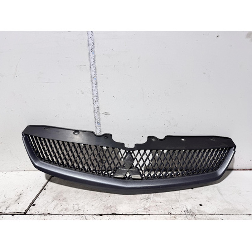 Mitsubishi 380 Grille DB 09/2005-03/2008