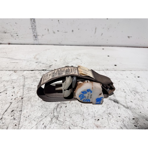 Toyota Hilux Left Rear Seat Belt KUN26 03/2005-06/2011
