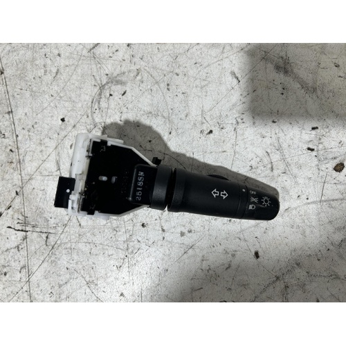 Nissan X-TRAIL Flasher Switch T31 09/2007-02/2012