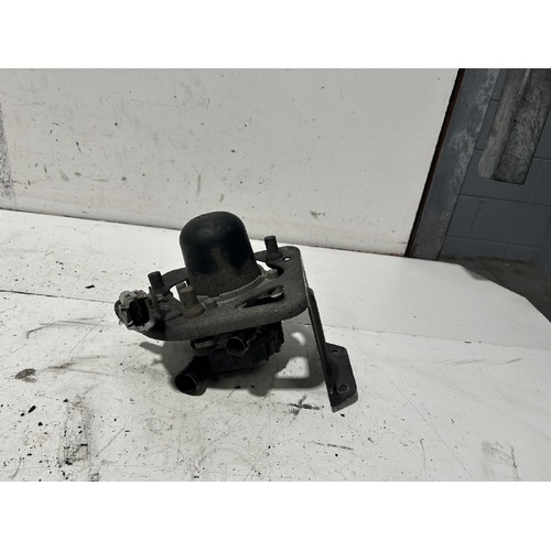 Toyota Hiace Air Pump TRH201 03/2005-02/2015