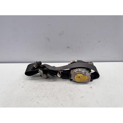 Toyota Hilux Right Front Seat Belt KUN26 03/2005-06/2011