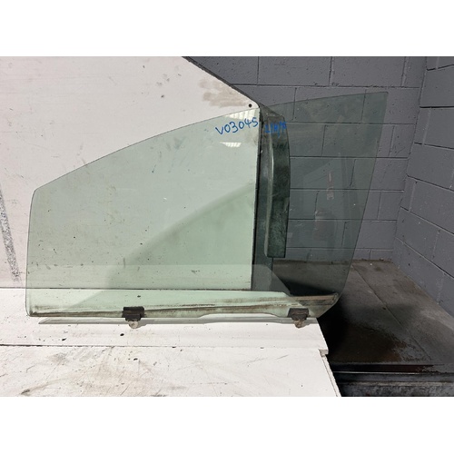 Toyota Estima Left Front Door Glass ACR30 2000-2006