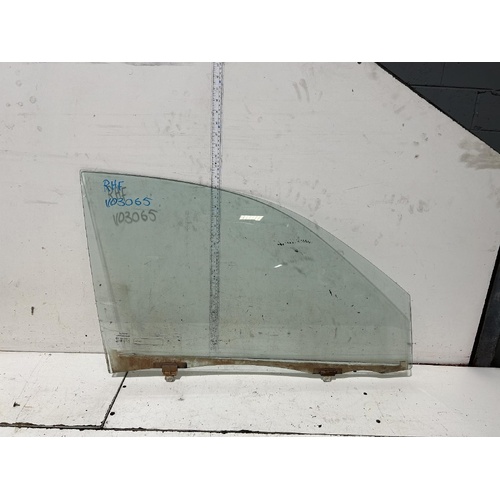 Toyota Hilux Right Front Door Glass KUN26 03/2005-08/2015
