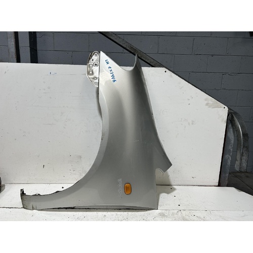 Toyota Avensis Left Guard ACM20 12/2001-12/2010