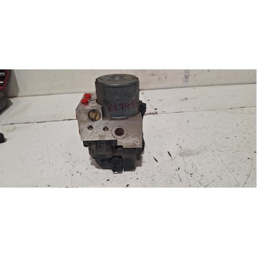 Toyota Avalon ABS Pump MCX10 07/2000-09/2003
