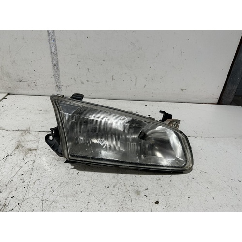 Toyota Camry Right Head Light MCV20 08/1997-09/2000