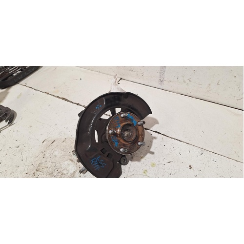 Toyota RAV4 Right Front Hub Assembly XA40  12/2012-12/2018
