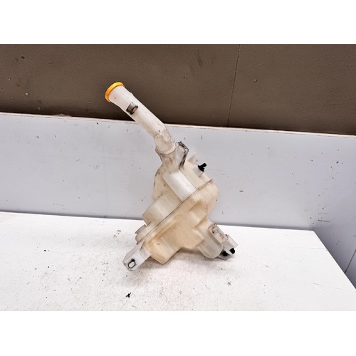 Toyota Corolla Washer Bottle ZZE122 12/2001-06/2007