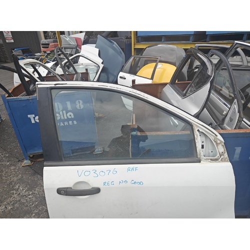 Mazda BT-50 Right Front Door Glass UP 10/2011-06/2020