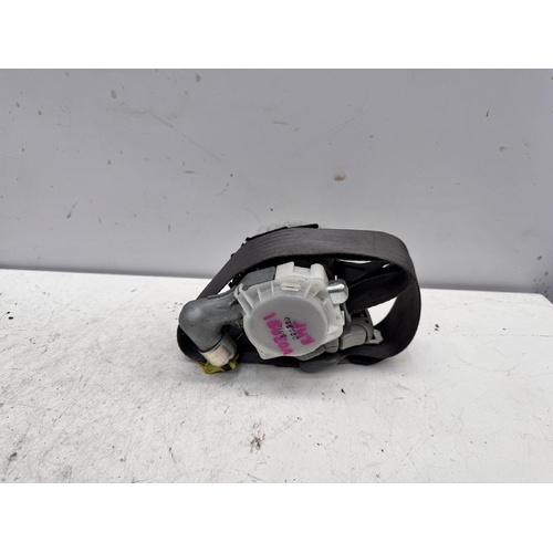 Toyota Hilux Right Front Seat Belt KUN26 03/2005-06/2011