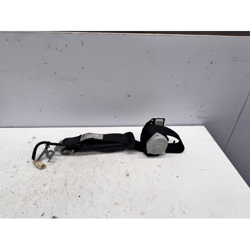 Toyota Corolla Right Rear Seat Belt ZRE182 03/2015-06/2018