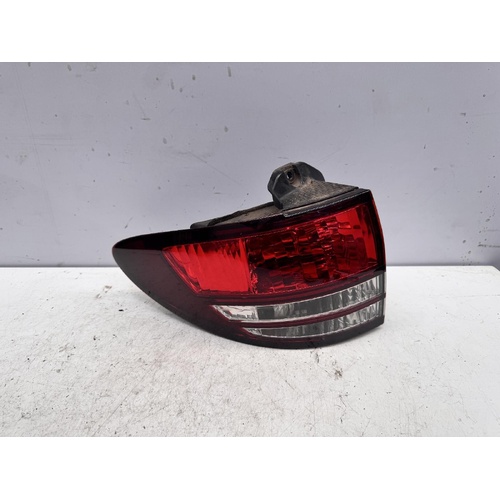 Toyota Estima Left Tail Light ACR30 2003-2006