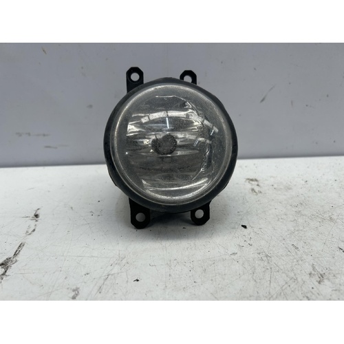 Lexus CT200h Right Front Bumper Foglight ZWA10 12/2010-12/2013