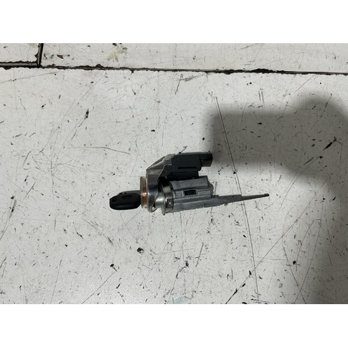 Toyota Landcruiser Ignition Barrel with Key UZJ100 01/1998-10/2007