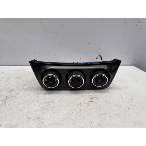 Toyota RAV4 Heater Controls ZSA42 12/2012-12/2018