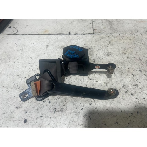 Toyota Hilux Right Rear Seatbelt RN90 10/1988-09/1997