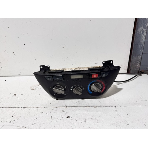 Toyota RAV4 Heater Controls ACA21 07/2000-07/2003