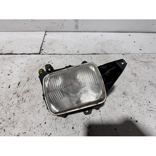 Toyota Hiace Right Head Light RZH113 10/1998-12/2004